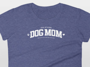 Blue T-shirt featuring "DOG MOM" slogan, ideal for pet lovers.